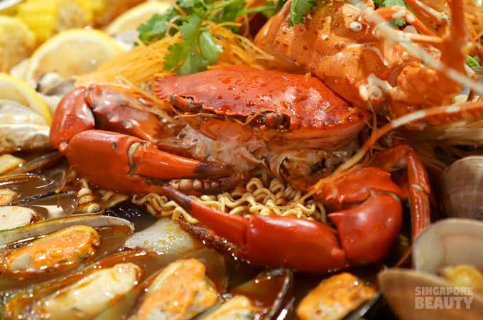 crab-in-noodle