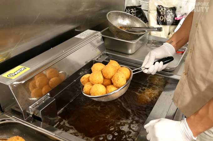 samjin-amook-freshly-fried-golden-balls