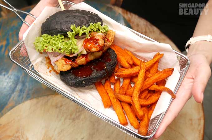 burger-monster-shark-burger-in-tray