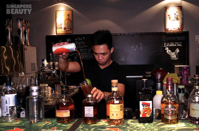 the-three-peacocks-at-labrador-park-bartender