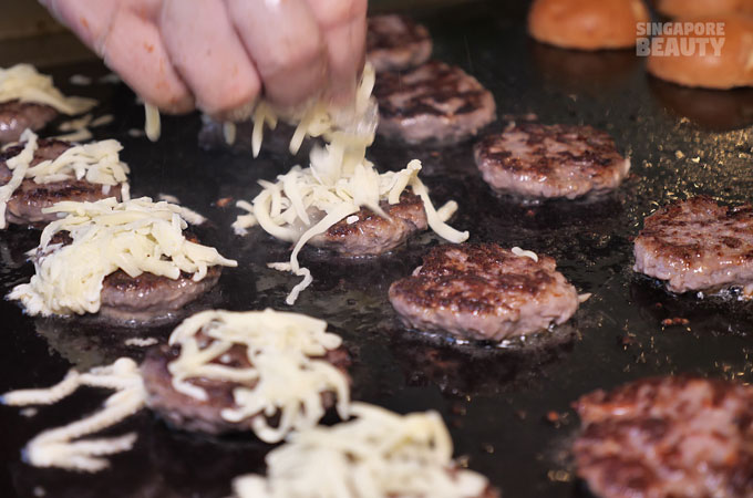 wagyu-beef-burger-cheese