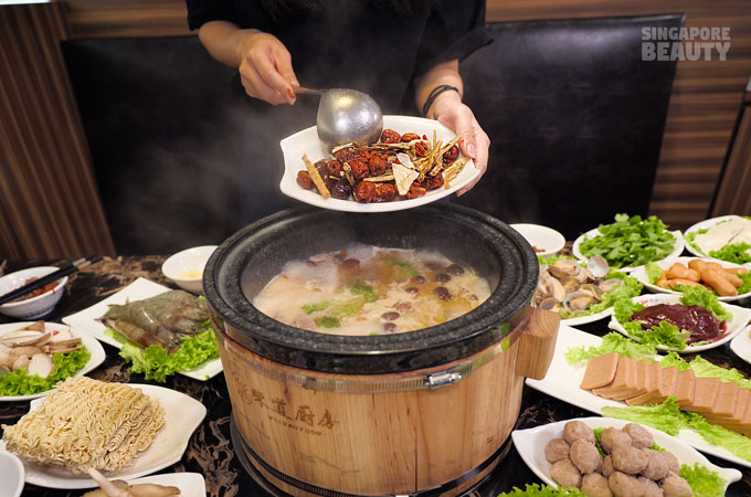 herbal soup hotpot