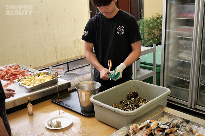 oyster-shucking-station