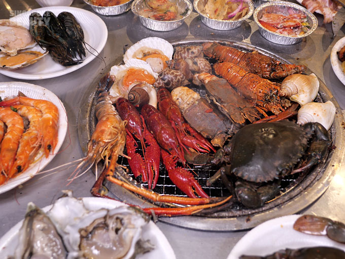 grill mixed seafood buffet