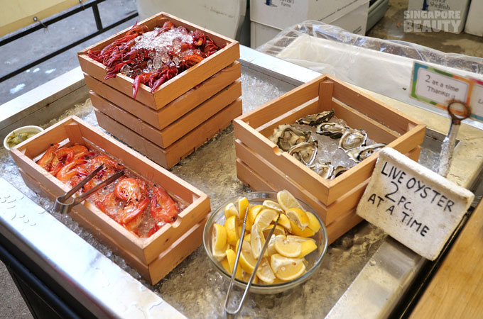 live-oyster-buffet-station