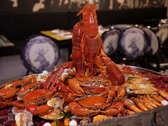 giant boston lobster platter