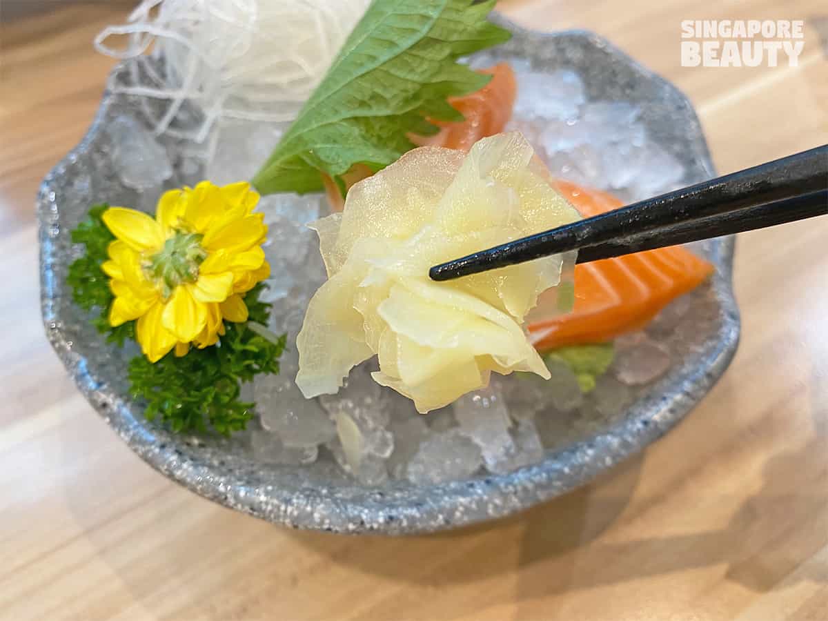 pickle ginger with salmon sashimi