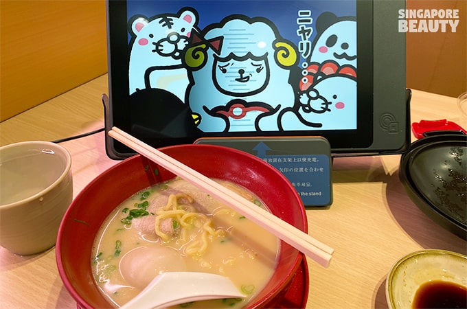 touch-screen-menu-manga-cartoon-at-sushiro