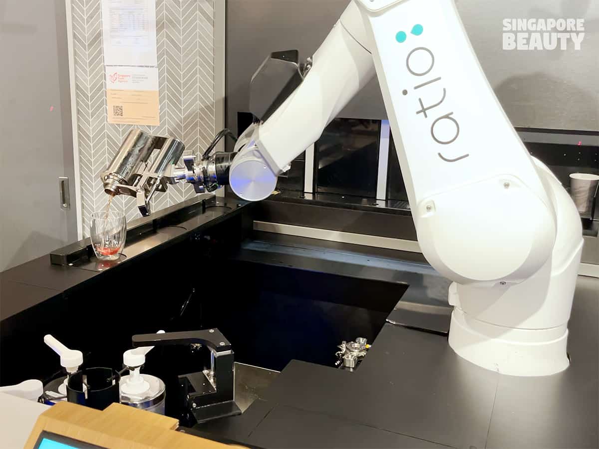 Ratio-cafe-and-lounge-robot-technology