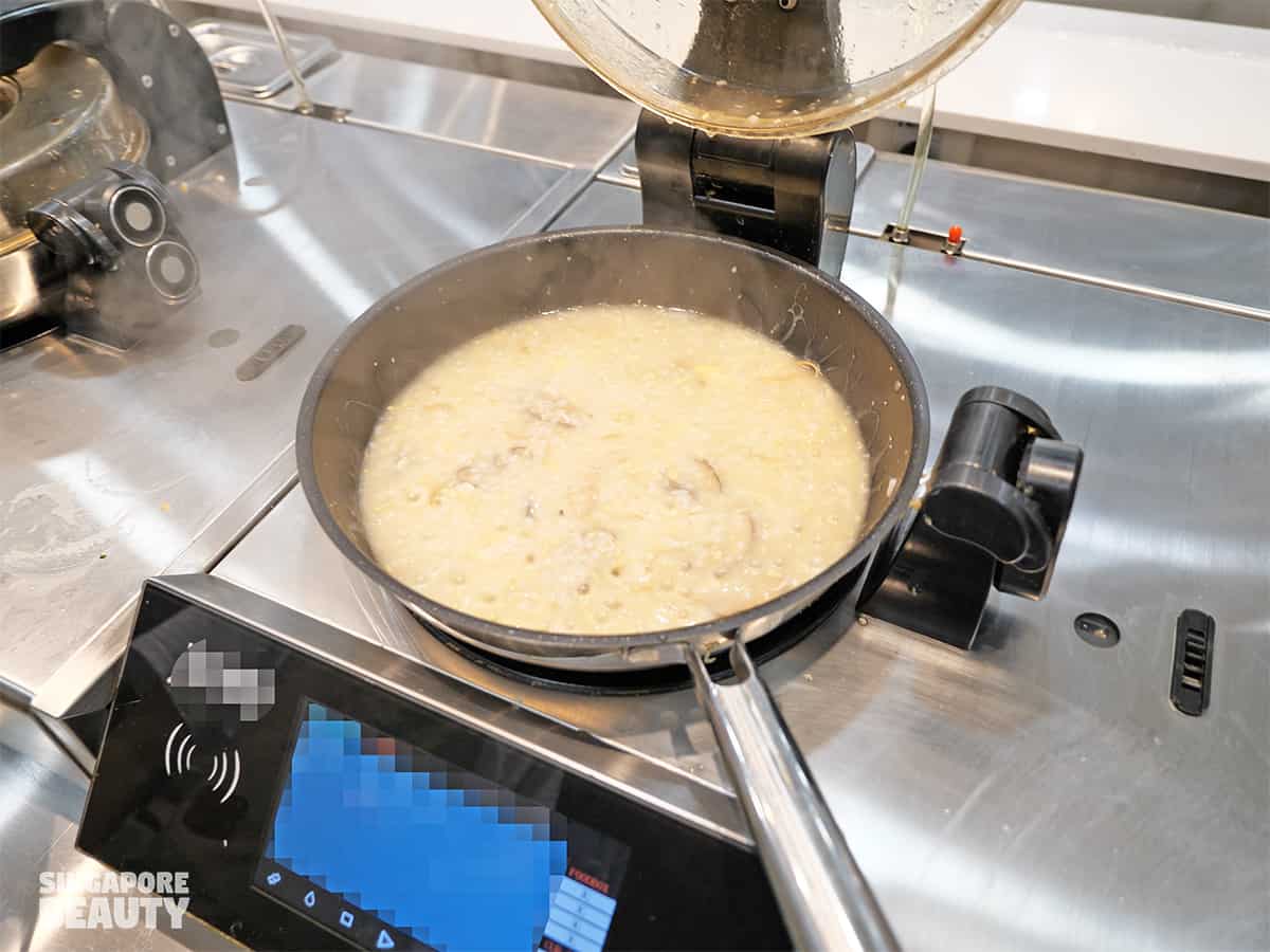 bowl and bowl robot fried porridge