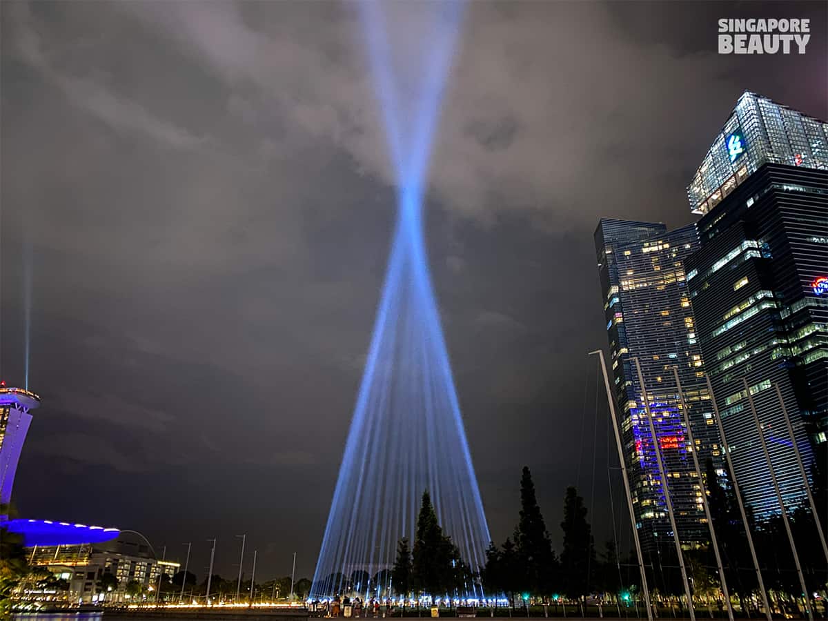 singapore-light-show-symbolises-strength-unity