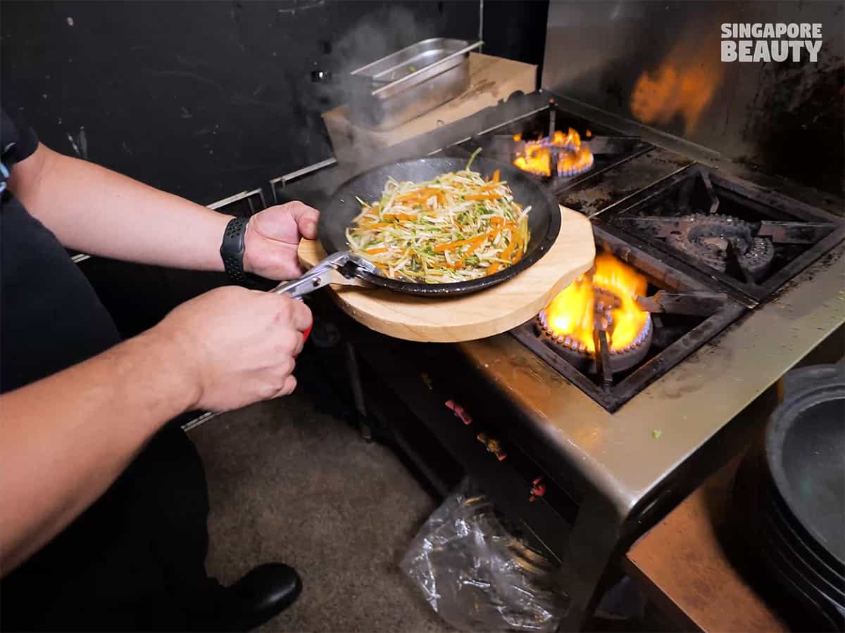 The three peacocks hotplate claypot