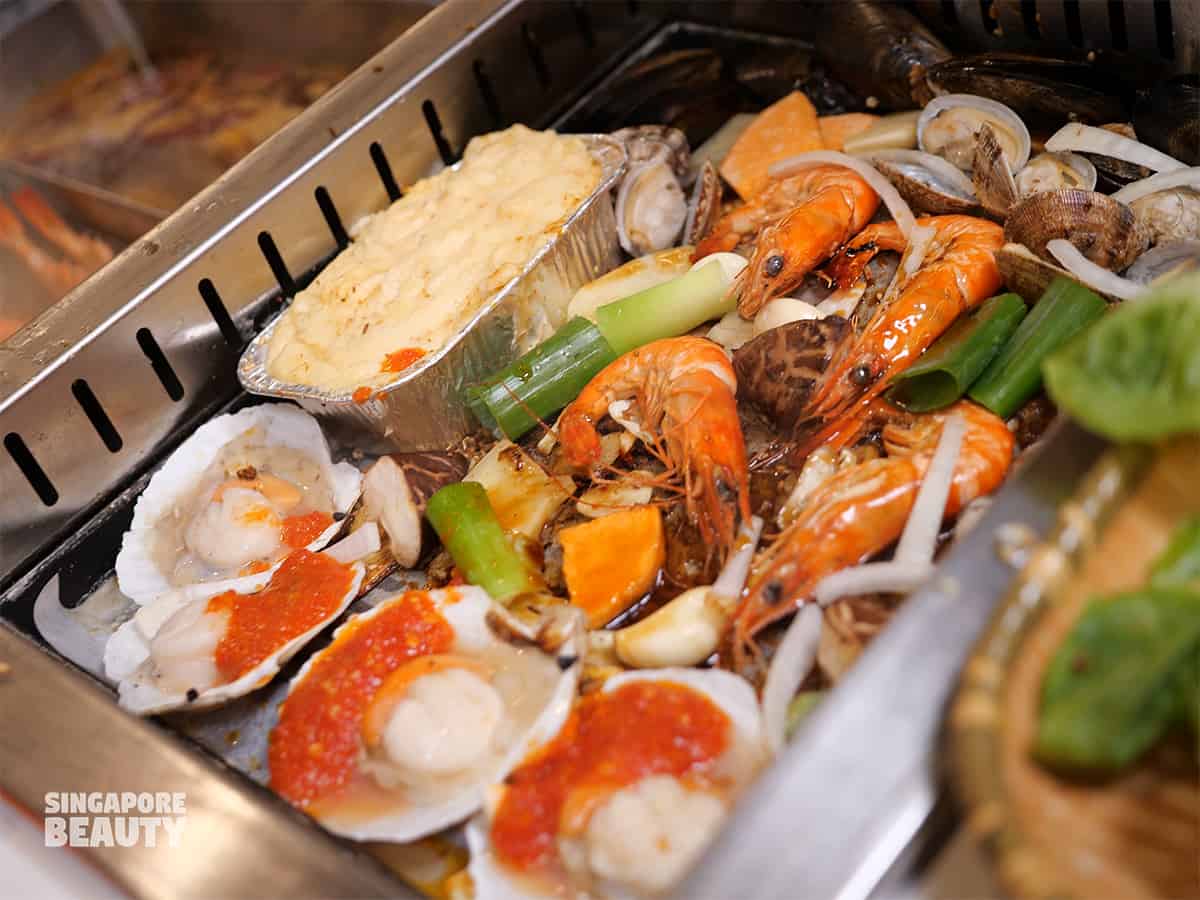Bugis BBQ and hotpot seafood meat crab buffet