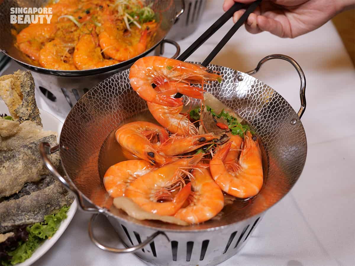 steamed live prawns with Chinese wine herbs