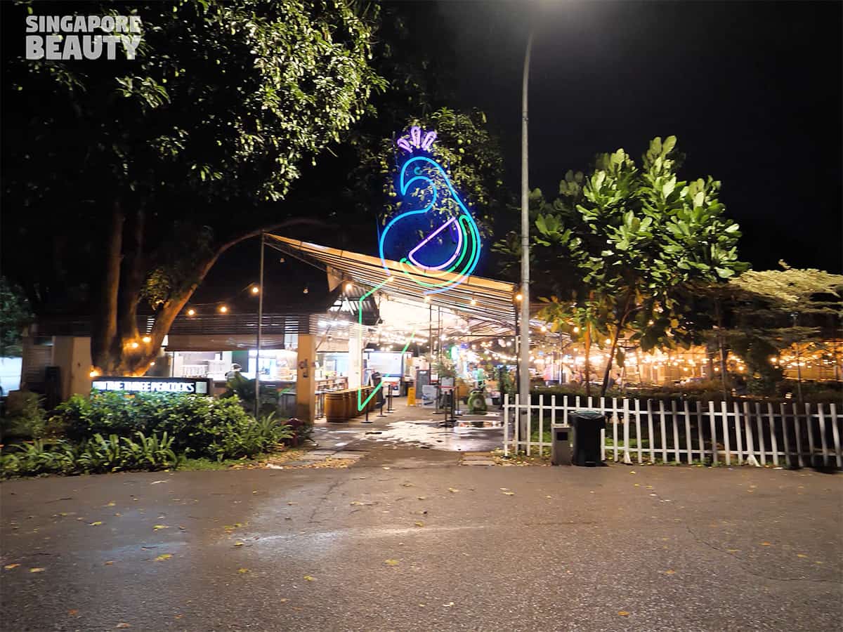 The Three peacocks at labrador park seafood buffet