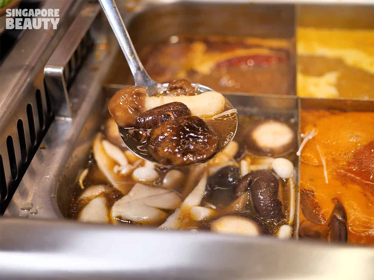 ah-ma-shi-yunnan-hotpot-buffet