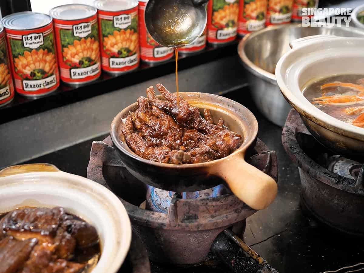 Xin yue lai bak kut teh braised spicy chicken feet